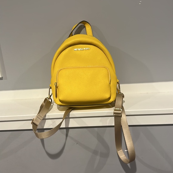 Micheal Kors small backpacks - Picture 3 of 6